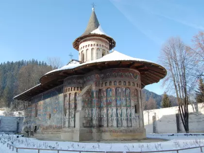 malowana cerkiew w miejscowości Voronet