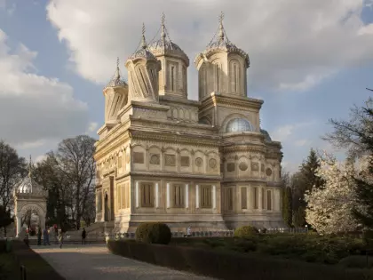 Cerkiew Zaśnięcia Matki Bożej w Curtea de Arges