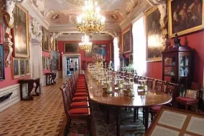 Pokój Wielki Karmazynowy